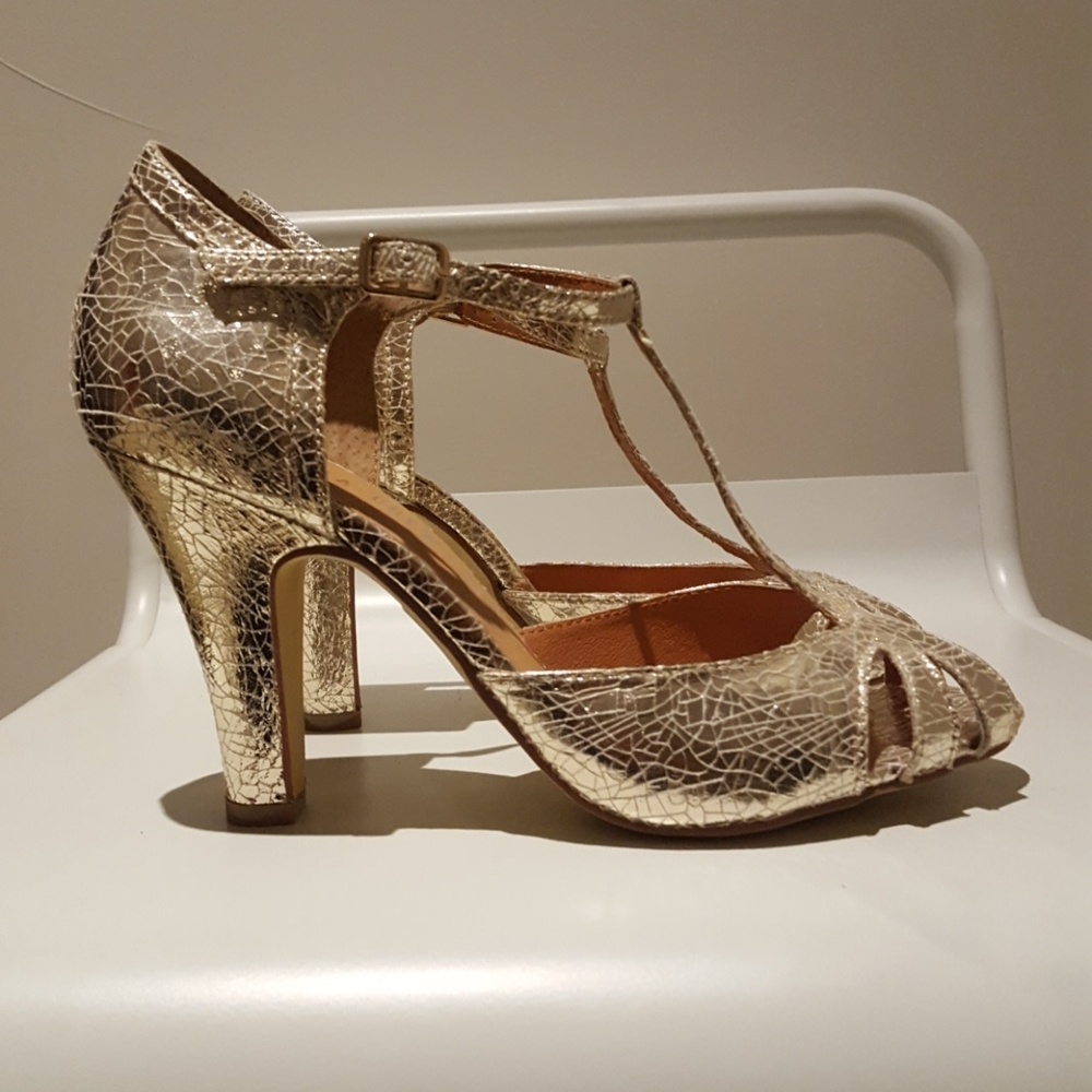 Chelsea Crew Gold Champagne T-Strap Peep Toe Heels